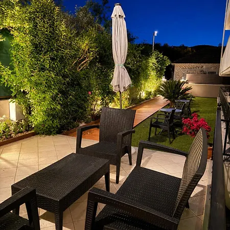 Ionian Hospitality - Fully Renovated - Seafront Νικιάνα